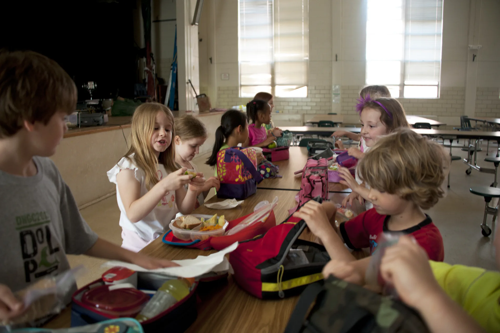 Students eating lunch together at a cafeteria table